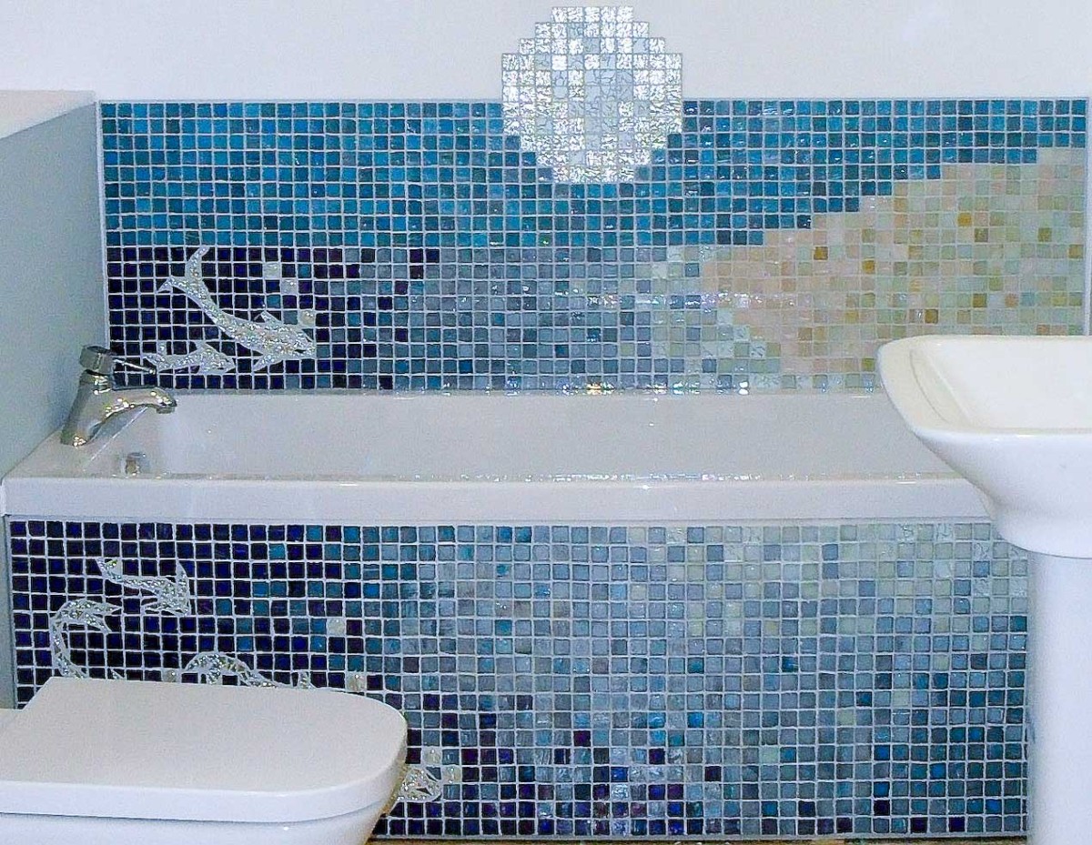 Обшивка ванной мозаикой